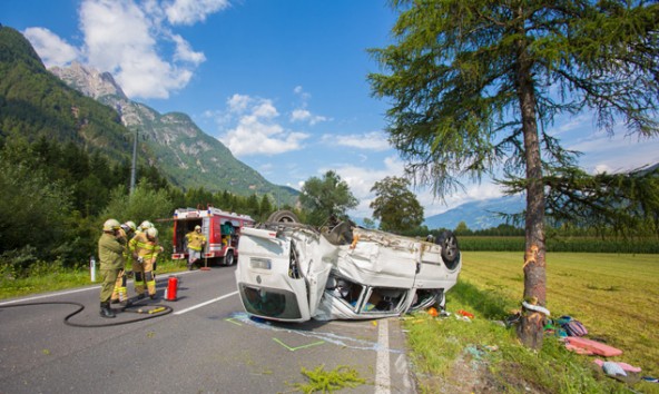 unfall-kleinbus-b100