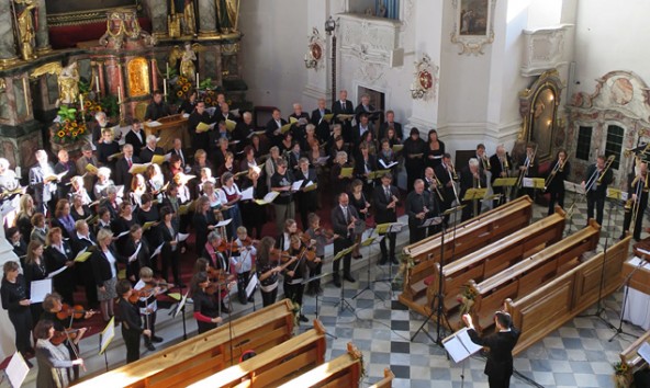 So klingt der Himmel. Insgesamt 115 Musiker und Sängerinnen konzertierten nach einem Seminar in Virgen in der Matreier Kirche. 