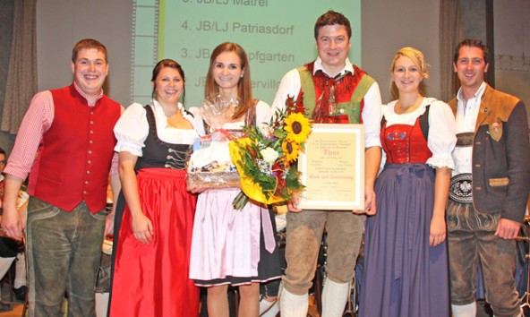 Thurn ist die aktivste Ortsgruppe des Bezirks. Im Bild:  Bezirksobmann Alois Lugger, Bezirksleiterin Elisabeth Grimm, Ortsleiterin Verena Kollnig, Obmann Andreas Großlercher, Landesleiterin Kathrin Kaltenhauser, Landesobmann Andreas Embacher.