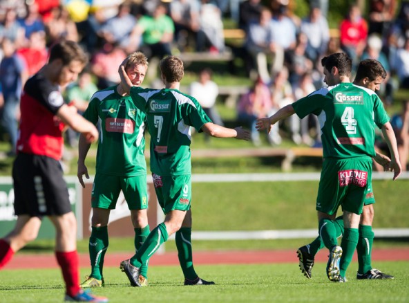 Jubel nach dem 2:0 durch Gesser. Die Dolomitenstädter führen weiter die Tabelle an.