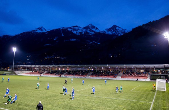 Knapp 1000 Zuseher sahen das Derby im Matreier Tauernstadion.