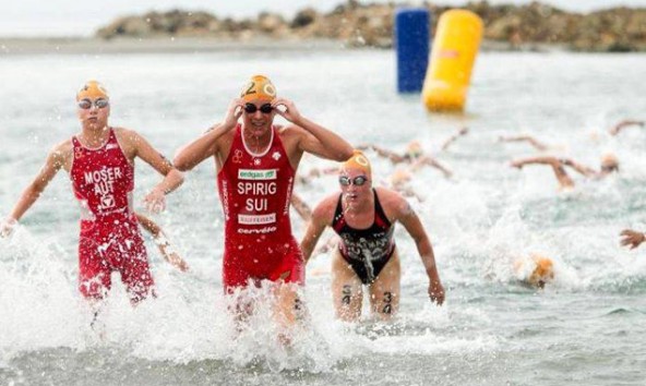 Schwimmen ist die Paradedisziplin von Theresa Moser. Bei beiden Rennen in Südamerika lag sie im Wasser Kopf an Kopf mit Europameisterin Spiring.