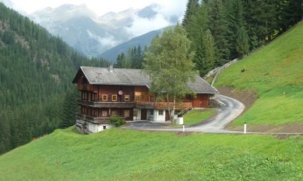 Die Hofzufahrt Innermorscher wurde komplett neu angelegt. Fotos: Land Tirol