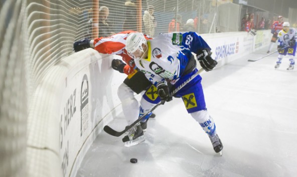 Von Anfang an übernahmen die Eisbären auf dem Lienzer Eis das Kommando. Fotos: Brunner Images