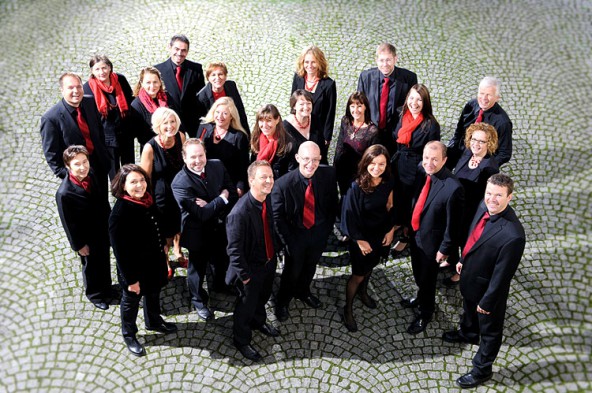 Der Kammerchor vokalissimo mit seinem neuen Chorleiter Richard Engeler (1. Reihe, 2.v.l.)