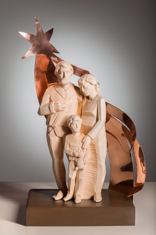 Gerold Leitner: "Familie", Lindenholz kombiniert mit Kupferblech, H 46 cm