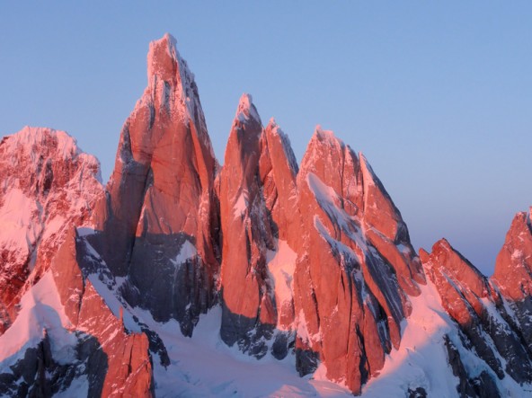 Der Cerro Torre heißt auch "Zeigefinger Gottes". Peter Ortner, von dem dieses Foto stammt, war oben und versucht es neuerlich.
