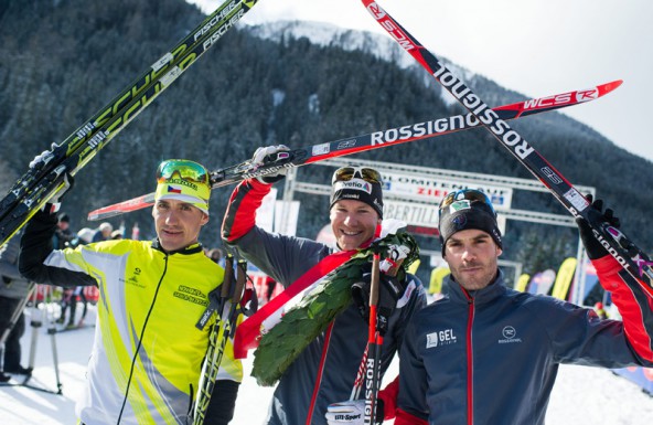 Das Siegertrio, von links: Zweiter Platz Petr Novak (AUT), Gewinner Toni Livers (SUI) und Dritter Platz Adrien Mougel (FRA).