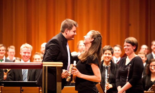 Das Ensemble unter der Leitung von Lukas Hofmann musiziert mit viel Freude und großem Einsatz. (Fotos: Bläserphilharmonie Osttirol)