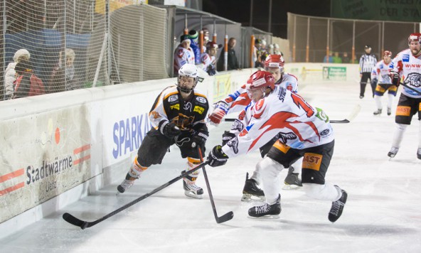 Trotz Kampfgeist und mancher guten Szene rückt für die Lienzer Eisbären der Einzug in die Play-off-Runde in weite Ferne. Foto: Brunner Images