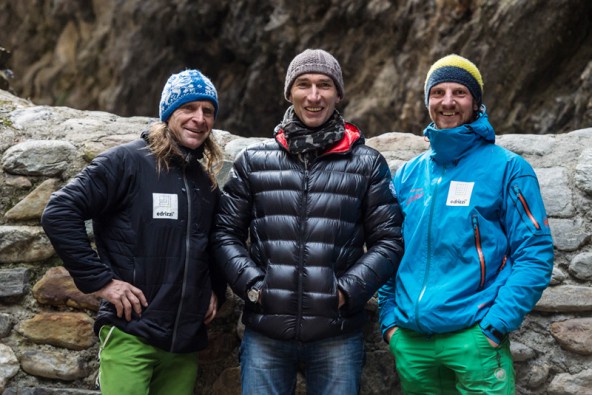 Die Kraxler und der Sponsor. Von links: Toni "Cheoma" Ponholzer, Michl "Chopper" Eder und Peter "Luner" Ortner. Foto: Rainer Eder