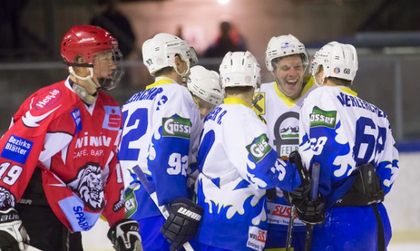 Grund zum Jubeln hatten in diesem Spiel fast nur die Iseltaler Eisbären. Fotos: Brunner Images