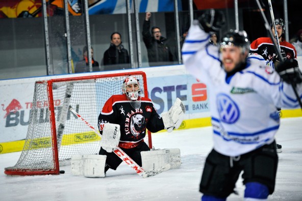 Am Ende jubelten nach dem Finalkrimi in Salzburg die Oilers. Die Eisbären aus Toblach beendeten eine toll gespielte Meisterschaft auf Platz zwei. Foto: Oberhammer