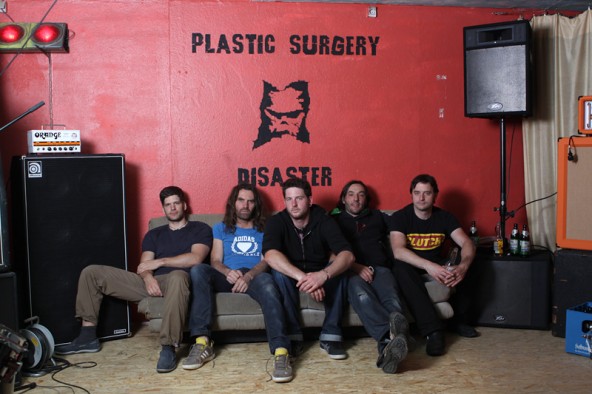 Extrembergsteiger Thomas Huber ist auch Sänger und Texter der Band "Plastic Surgery Disaster". Stilrichtung: harter Gitarrenrock, Stonerrock.