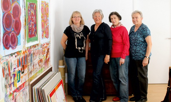 Die Malerinnen Irmgard Sir, Gisela Jobst, Barbara Ortner und Helena Eberle der Ausstellung "Kunst-Raum".