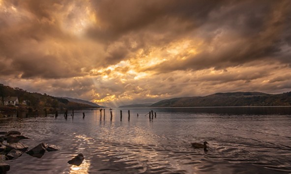 Sonnenuntergang am Loch Ness. Fotos: Jörg Schnell