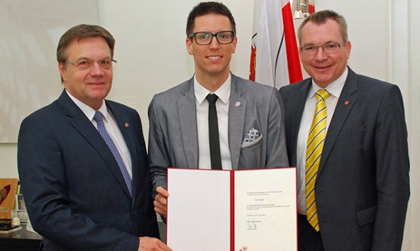 v.li. LH Günther Platter, Florian Kurzthaler und LR Johannes Tratter. Foto: Land Tirol/Wikipil