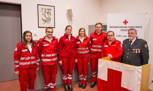 Die sechs "Neuen" im Team der ÖRK-Ortsstelle Sillian (v.l.): Sabrina Ortner-Leiter, Fabian Hofmann, Veronika D'Orlando, Tanja Bachmann, Thomas Aichner, Andreas Aßmayr mit Ortsstellenleiter Georg Glahn