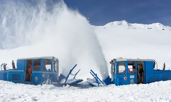 Zwei Tage haben die Arbeiter noch, um die Hochalpenstraße vom Schnee zu befreien. Foto: EXPA/ JFK