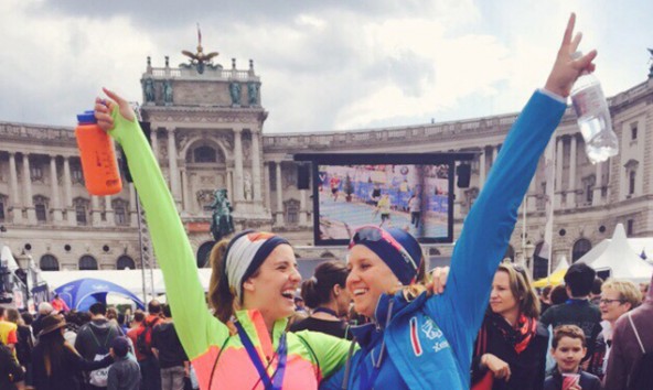 Klara Fuchs jubelt nach dem überstandenen Wien-Marathon.