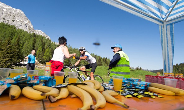 Länger als bisher werden die freiwilligen Helfer entlang der Strecke auf die Radler warten. 