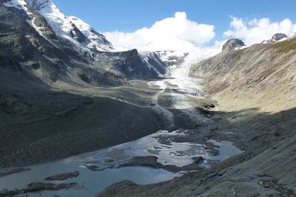 Obwohl 2014 kein schlechtes Jahr für viele heimische Gletscher war, gingen manche weiter zurück Die Pasterze verlor 53,6 Meter ihrer Zunge. Foto: Alpenverein