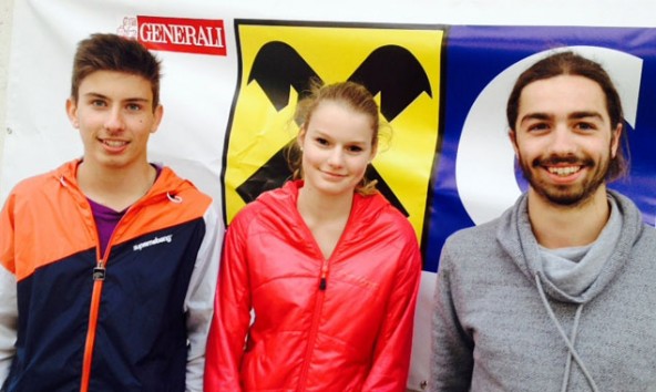 Simon Wolsegger und Julia Swette mit Jugendleiter Simon Pötscher vom Alpenverein Matrei. Foto: Alpenverein Matrei