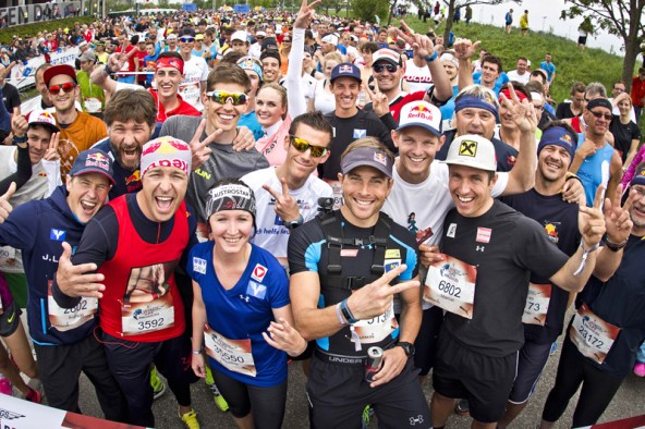 Starteten beim Wings for Life World Run 2015 in St. Pölten (v.l.):  Andreas Goldberger, Senad Grosi, Jaqueline Seifriedsberger, Benjamin Karl und Marcel Hirscher. (Foto:  © Mirja Geh)