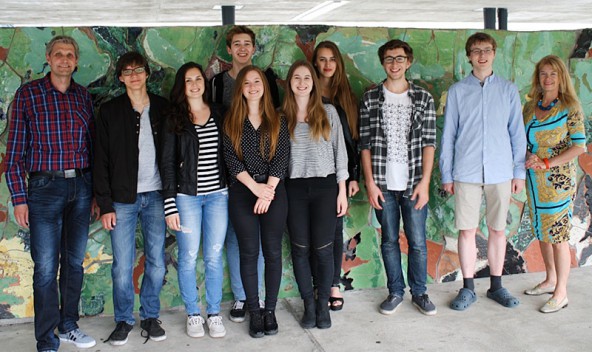 Vorne von rechts: Ursula Strobl, Florian Flatscher, Benjamin Wild, Hannah Pichler, Verena Gufler, Katharina Salcher, David Ragger, Prof. Arno Oberegger. Hinten: Sarah Walder und Sebastian Kieberl. 