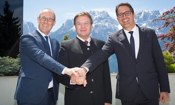 Die Landeshauptleute (v.l.) Ugo Rossi, Günther Platter und Arno Kompatscher stellten am Iselsberg aktuelle Euregio-Projekte vor. Foto: Land Tirol/Brunner Images