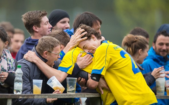 Erst kurz vor Schluss machten die Tristacher alles klar. Entsprechend groß war der Jubel bei Spielern und Publikum. Foto: Brunner Images