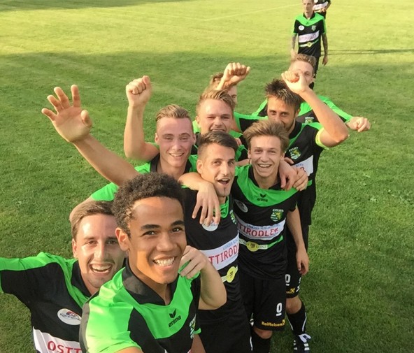 Das Rapid-Selfie zeigt den Jubel nach dem 1:0 Führungstreffer. Foto: Rapid Lienz