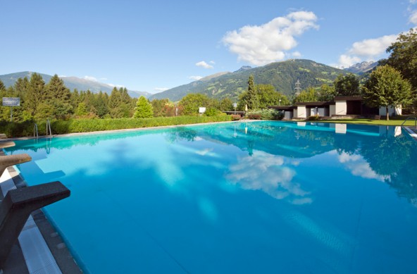 Das Schwimmbad in Dölsach ist eine Alternative für sonnenhungrige Wasserratten. Foto: Wolfgang C. Retter