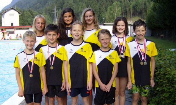 Die Nachwuchstalente der Schwimmunion Osttirol haben nach der erfolgreichen Meisterschaft allen Grund zu strahlen. Foto: Schwimmunion