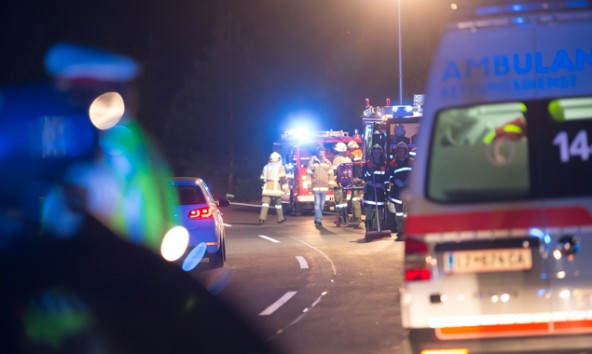 Polizei, Feuerwehr und Rettung waren am Unfallort im Einsatz. Fotos: Brunner Images