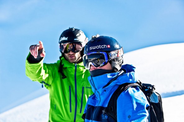 Tom Gaisbacher (links) zeigt Anthamatten wo´s lang geht. Leicht wird die Abfahrt nicht, soviel sei verraten. Foto: Baschi Bender