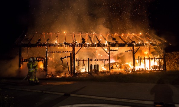 Am 5. August brannte ein Heuschuppen in Nikolsdorf komplett nieder. Foto: Brunner Images