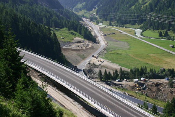 Der Streckenabschnitt Schildalm ist nahezu fertig und kann am 18. August für den Straßenverkehr freigegeben werden.