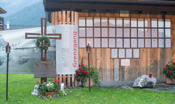 Der neu gestaltete Gedenkbereich soll auch in Zukunft nicht vergessen lassen, welche Wunden der Erste Weltkrieg in der Region hinterlassen hat. Fotos: Brunner Images