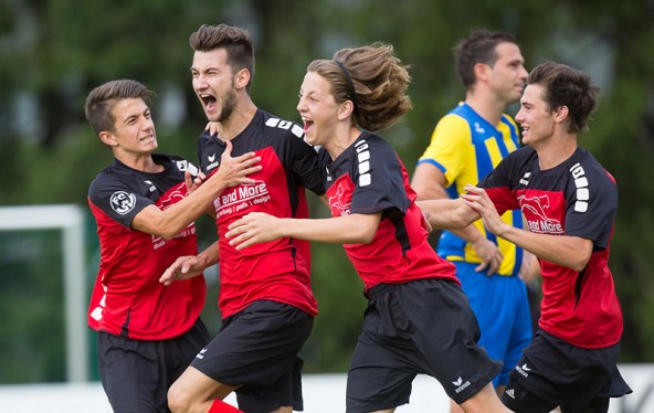 Zweimal hatten die Debanter gegen Atus Nötsch  Grund zum Jubeln. Foto: Brunner Images