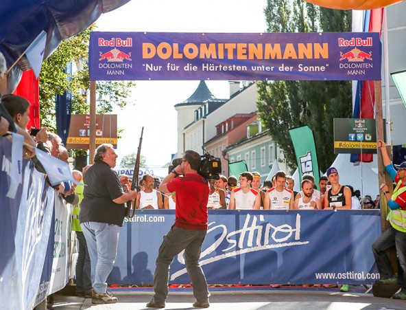 Der "Grizzly" feuert in die Luft und "die Härtesten unter der Sonne" tun das, woran andere nicht einmal denken wollen: extremsten Sport praktizieren, rund um die Dolomitenstadt Lienz. Fotos: Expa/Groder