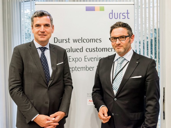 Europaparlamentarier Herbert Dorfmann (links) und Durst-CEO Christoph Gamper empfingen internationale Wirtschaftsgäste in Brüssel. Foto: Durst