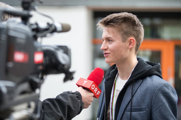 Der frischgebackene Osttiroler Junioren-Radweltmeister sammelt TV-Erfahrung. Demnächst tritt er auf die Bühne der großen Sport-Gala im ORF. Foto: Expa/Groder