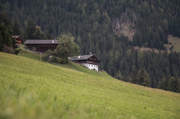 Der Trogerhof ist einer der besonders schönen Höfe Osttirols. Leicht war das Leben im steilen und abgelegenen Gelände nicht immer.