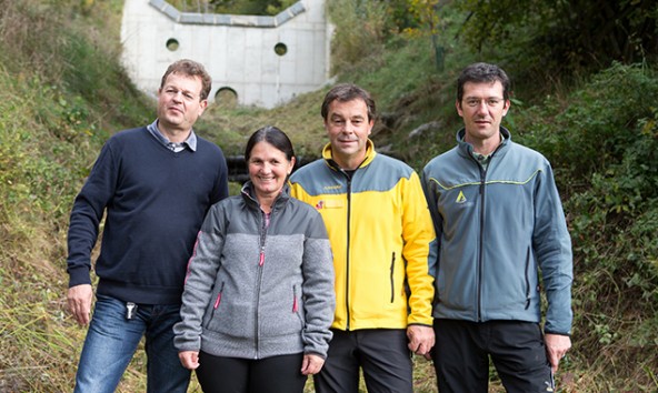 Gebietsbauleiter Otto Unterweger, Martina Klaunzer (Bürgermeisterin Gaimberg), Andreas Pfurner (Bürgermeister Nußdorf-Debant), Gebhard Walter (Sektionsleiter-Stellvertreter der Wildbach- und Lawinenverbauung Sektion Tirol). Foto: WLV / Isep