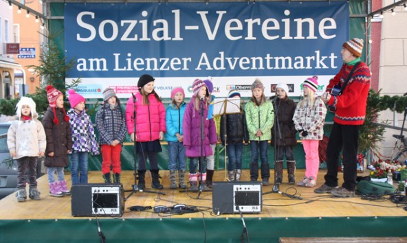 Ende November steht der Obere Hauptplatz im Zeichen der Sozialvereine. Fotot: Stadt Lienz