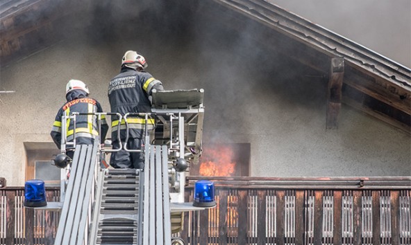 Dramatisch verlief die Rettung eines Oberlienzers aus dem brennenden Wohnhaus. 