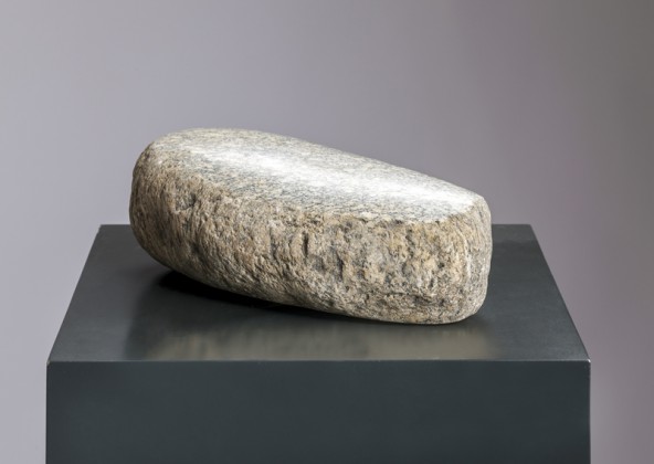 Georg Planer, "Ohne Titel", Granit tw. bearbeitet und poliert, H 27 cm x B 13 cm x T 8 cm. Foto: Martin Lugger