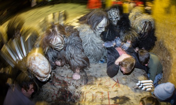 Deutlich in der Überzahl und daher im Besitz der Macht waren die Krampusse hier. Fotos: Brunner Images