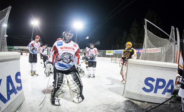 Lienz-Keeper Dominik Tiefnig konnte die Niederlage in letzter Minute nicht verhindern. Foto: Brunner Images 